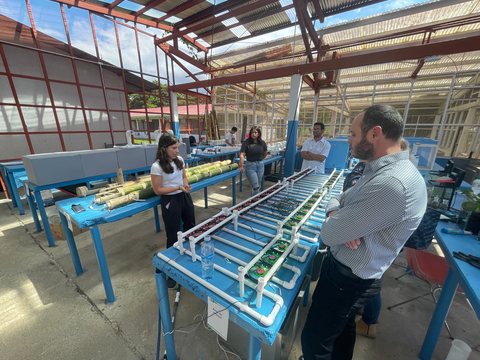 Equipment demonstration during the 2024 visit to Costa Rica.